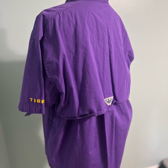 Mens LSU medium vented button up - Picture 8 of 9